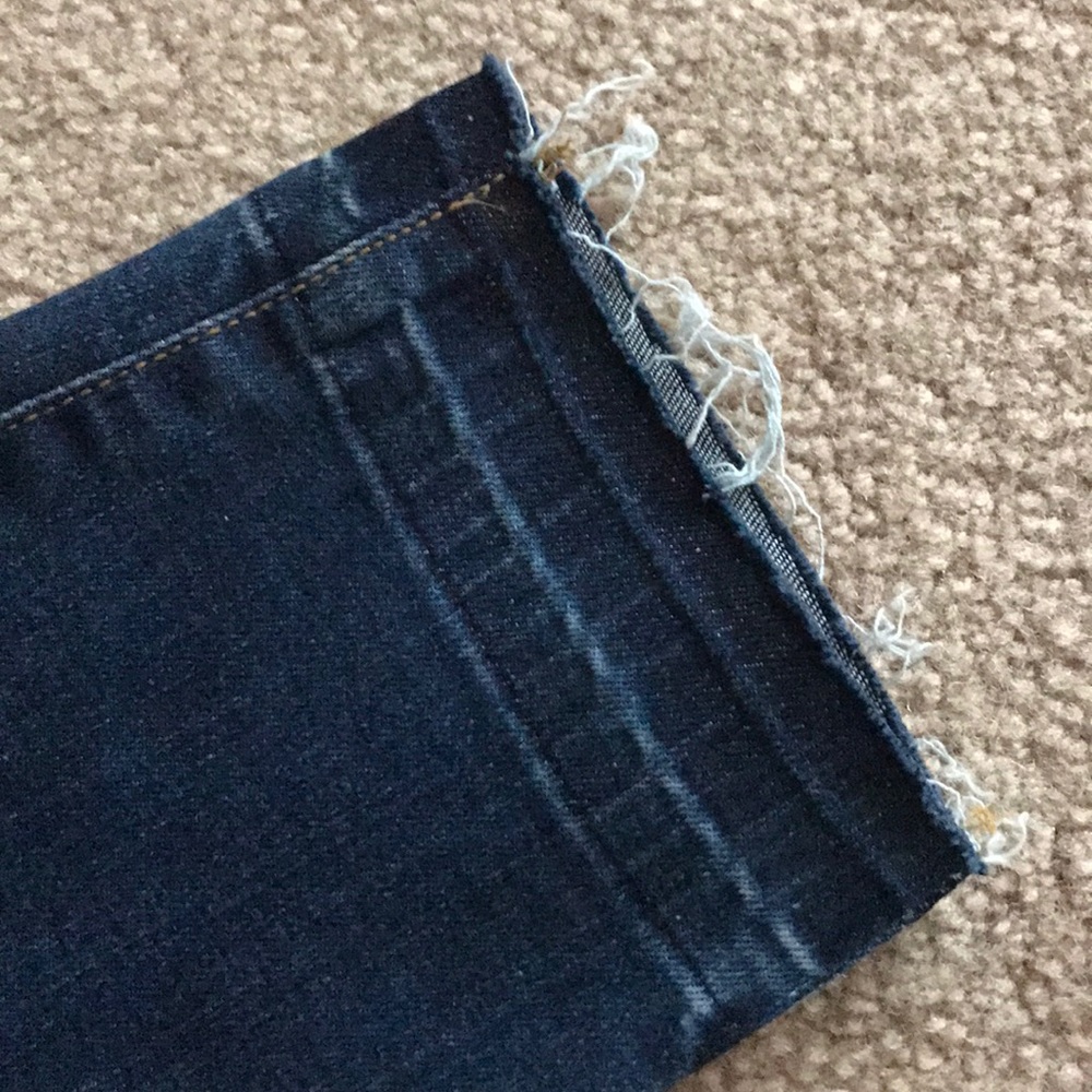 Distressed High Rise Jeans - Picture 4 of 4